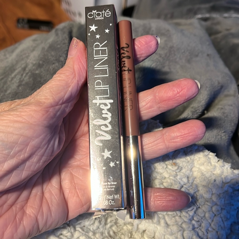 Ciate London Velvet Lip Liner-Coco. Tone, Plump, Thicken, Larger, Volume, Fuller